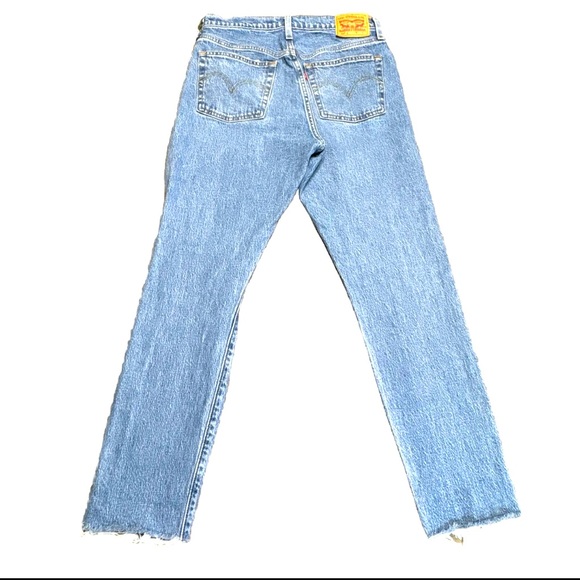 Levi's Women's 501 Skinny Jeans Stone Wash 30x28 - Picture 2 of 2